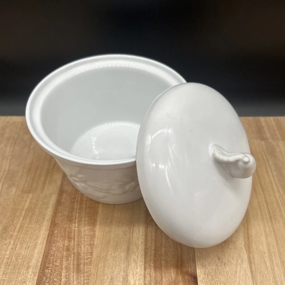 BANDWAGON CERAMIC COVERED CROCK 2005 White With Pear Accents